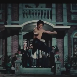 美女不穿衣服，露出奶头网站视频
