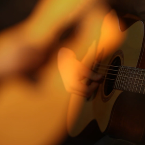 美女不穿衣服，露出奶头网站视频
